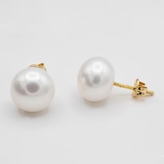 Pendientes de oro de 18k. con perlas de 8-9 mm