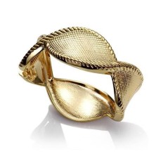 3075P01012 - Brazalete Viceroy Fashion de metal chapado oro para mujer.