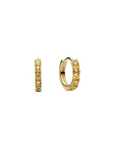263849C01 - Pendientes de Aro Abrazo Amarillo con Recubrimiento en Oro de 14k – Pandora Moments