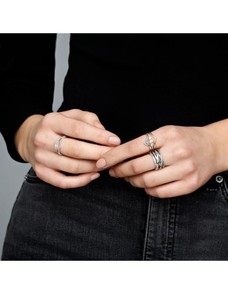168742C00 - Anillo Chevron Pulido en Oro 14k de Pandora - Elegancia Minimalista